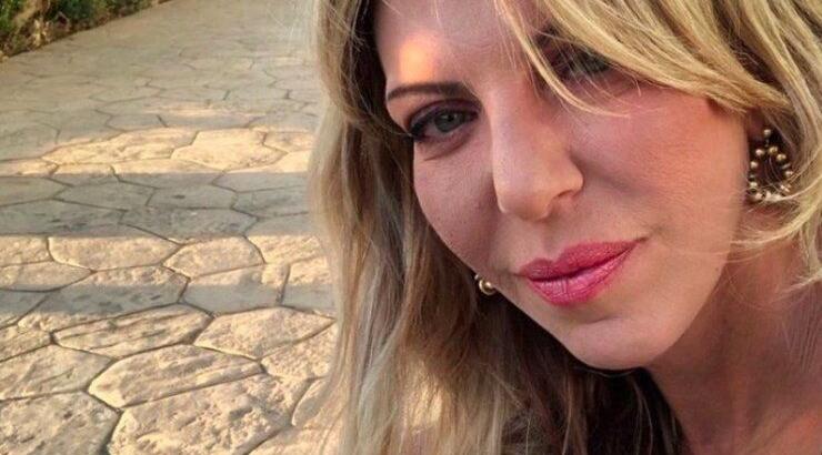 Eλίτα Μιχαηλίδου: Την είδαμε με το μπικίνι στην παραλία να κάνει ηλιοθεραπεία [εικόνα]