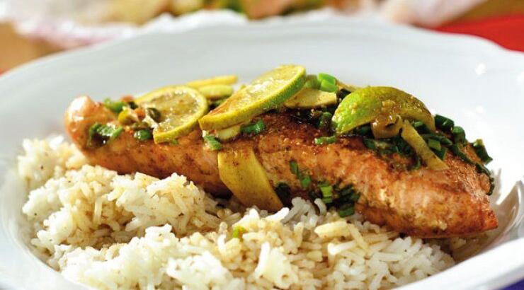 Σολομός στη λαδόκολλα με σόγια, τζίντζερ και Basmati