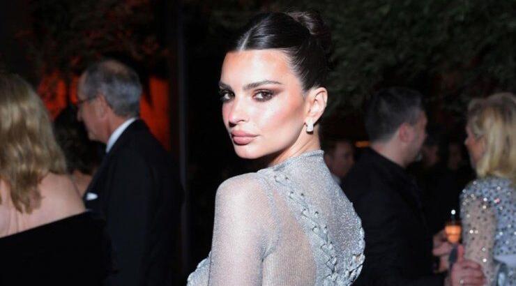 Emily Ratajkowski: Το εκκεντρικό nail art της είναι μια από τις hot τάσεις της νέας σεζόν