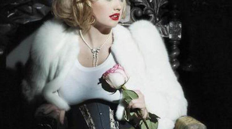 Ο Karl Lagerfeld φωτογραφίζει την Kate Upton