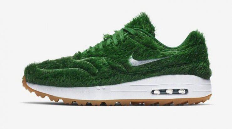 Τα NIKE "grass sneaker" πάνε ασορτί με το γρασίδι του γκολφ