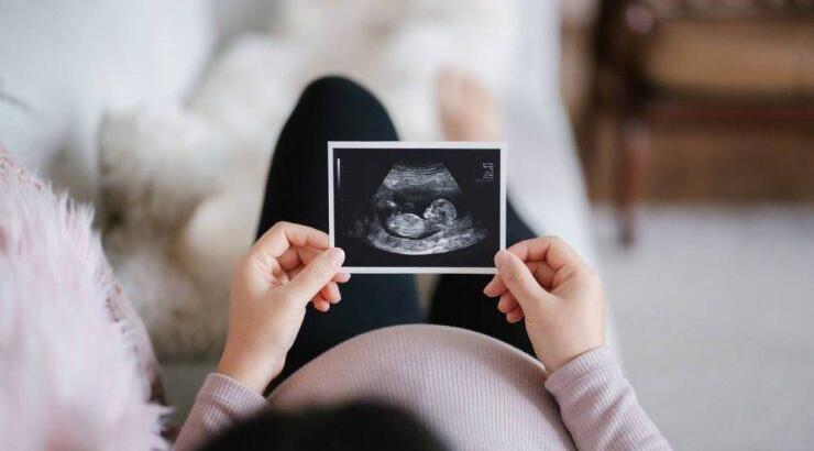 Αυξάνεται κατά 1000 ευρώ η επιδότηση για την πρώτη εξωσωματική