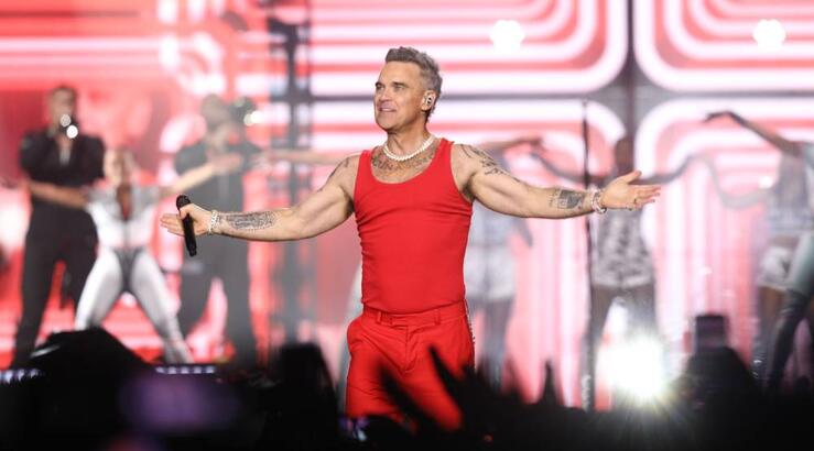 Robbie Williams: «Σείστηκε» το Καλλιμάρμαρο από την εμφάνισή του [εικόνες & βίντεο]