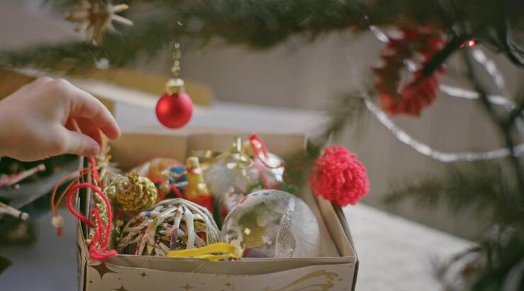 Tips για να ξεστολίσετε το εορταστικό décor στο σπίτι σας 