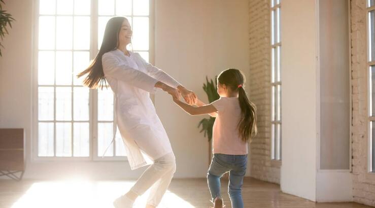 Όταν οι λέξεις δεν αρκούν: Η δύναμη της χοροκινητικής ψυχοθεραπείας