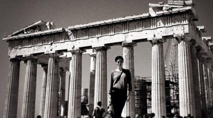 Ποιο διάσημο διεθνώς μοντέλο φωτογραφίζεται στην Ακρόπολη;
