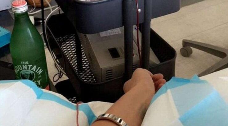 H σοκαριστική φωτογραφία του supermodel και η μάχη της με τη σοβαρή ασθένεια