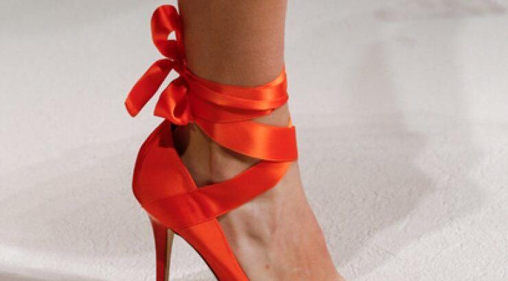 Πως να περπατάς άνετα με ψηλά τακούνια