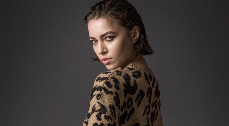 Η Εβελίνα Σκίτσκο με ένα μακιγιάζ ιδανικό για βραδινές βόλτες