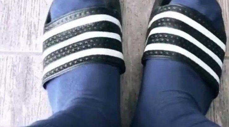 Πρόσωπο της κυπριακής τηλεόρασης πήγε δουλειά με τρύπιες κάλτσες!