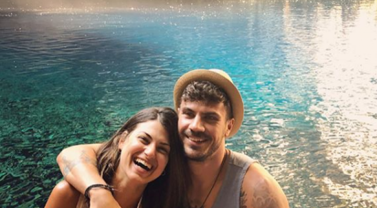 Άκης Πετρετζίκης: Full ερωτευμένος με τη νέα του σύντροφο που δεν μπορεί ούτε στιγμή μακριά της!