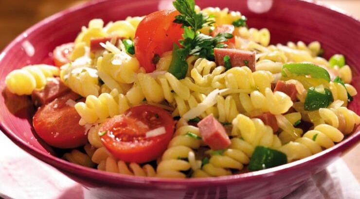 Στριφτό με ελιές, τοματίνια, πράσινη πιπεριά, pecorino αλλαντικό και κοτόπουλο