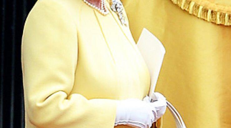 Η βασίλισσα Ελισάβετ έχει 200 διαφορετικές τσάντες από αυτό το brand! 