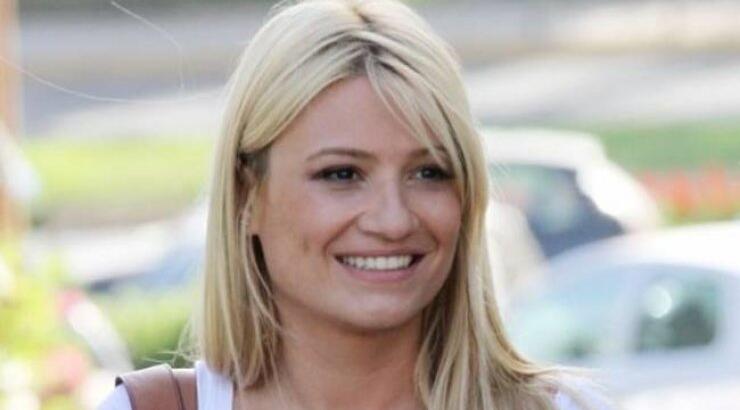  Η Φαίη… προκαλεί: Σαν να μην γέννησε ποτέ