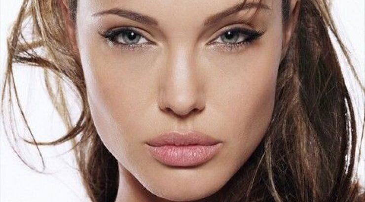 Η Angelina Jolie θα αφαιρέσει και τις ωοθήκες της!