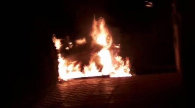 Σοκαρισμένη Κύπρια δημοσιογράφος: Της έκαψαν το αυτοκίνητο τα ξημερώματα της Δευτέρας!