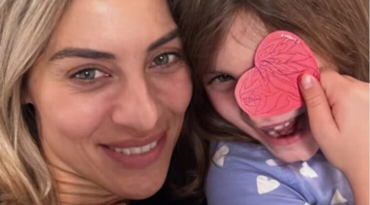 Ελεονώρα Μελέτη: Μας έδειξε τι της βάζει η κόρη της στη βαλίτσα όταν φεύγει για Βρυξέλλες [εικόνα]