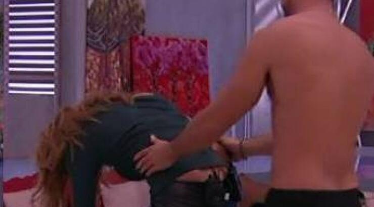  Έκανε στριπτίζ on air για τα γενέθλια της Μπαλατσινού!