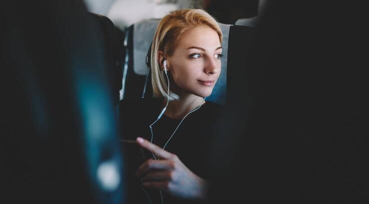 8 τροφές που δεν πρέπει να φας πριν ταξιδέψεις με αεροπλάνο