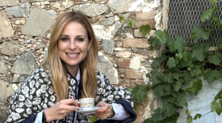 Χριστιάνα Αριστοτέλους: Ποζάρει στην πισίνα του σπιτιού της [εικόνες]