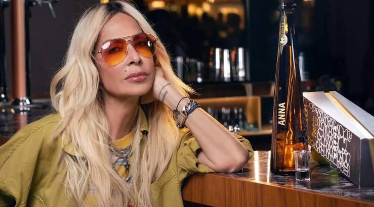 Άννα Βίσση: Πήγε σε ταβέρνα στη Λάρνακα και συνάντησε τις φίλες της [εικόνες]