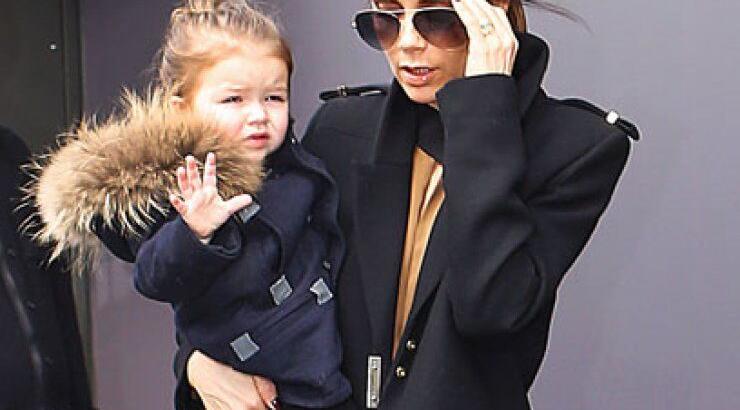 Ρούχα δια χειρός της 2 ετών κορούλας της Victoria Beckham