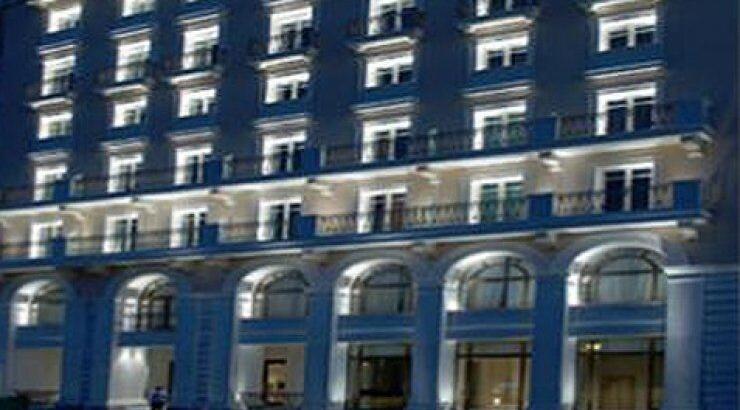 Ανοίγει πάλι τις πόρτες του το King George στην Αθήνα