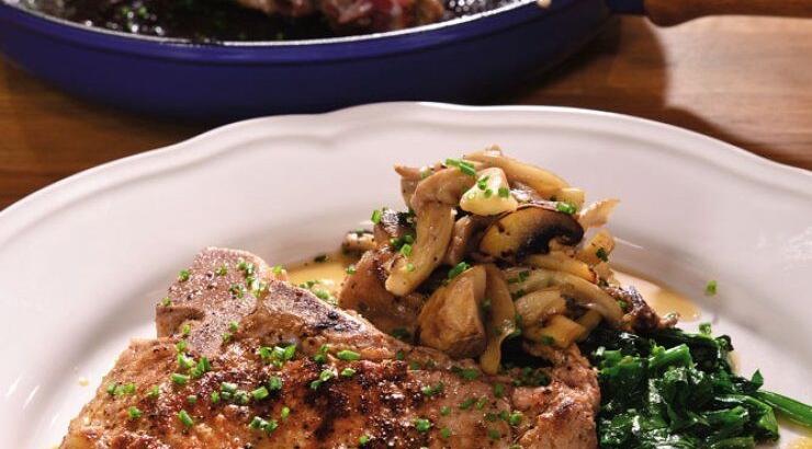 Μοσχαρίσιες κόντρα γάλακτος με μανιτάρια και σπανάκι