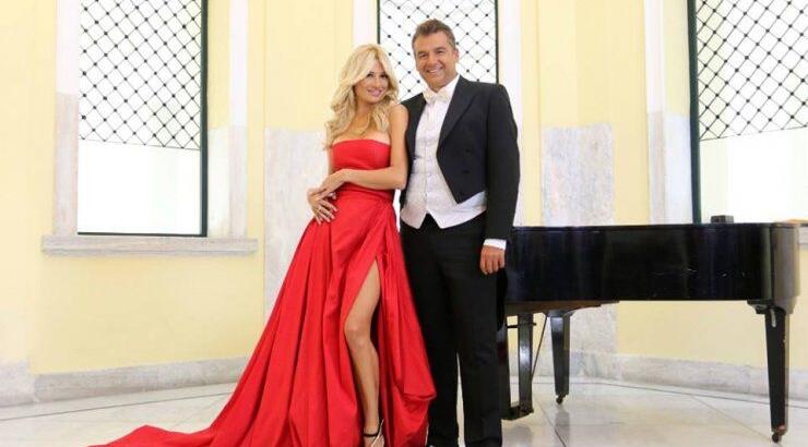 Η Μαρία Μενούνος προσκάλεσε τον Γιώργο Λιάγκα και τη Φαίη Σκορδά στο γάμο της on air! [βίντεο]