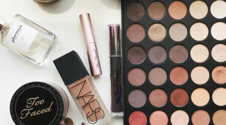 Το μυστικό των makeup artists για φυσική βάση