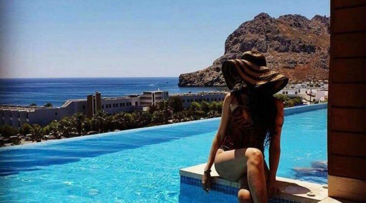 Έγκυος Κύπρια socialite και είδαμε τις πρώτες εικόνες με φουσκωμένη κοιλίτσα! 