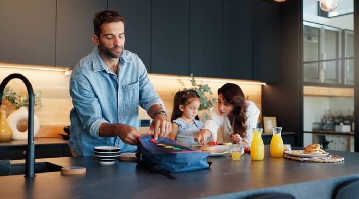 «Η σχολική προσαρμογή δεν αφορά μόνα τα παιδιά αλλά και τους γονείς» [βίντεο]