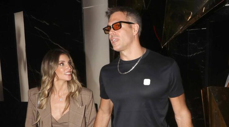 Οικονομάκου – Cerella: Πιασμένοι χέρι – χέρι σε βραδινή τους έξοδο [εικόνες]