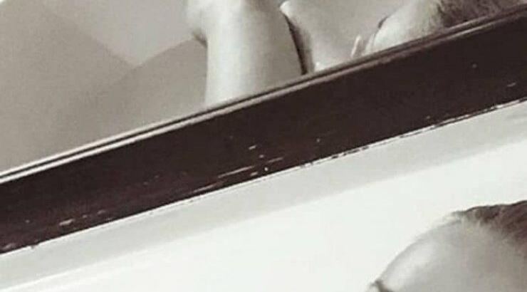 Αγαπημένη τραγουδίστρια ποζάρει γυμνή στην μπανιέρα και προκαλεί!