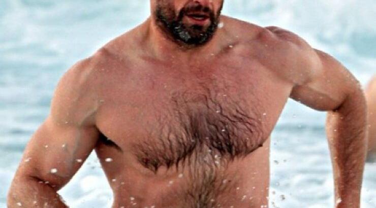 Ο Hugh Jackman δεν φοράει τίποτε! Τόσο sexy που θα κοκκινίσετε.