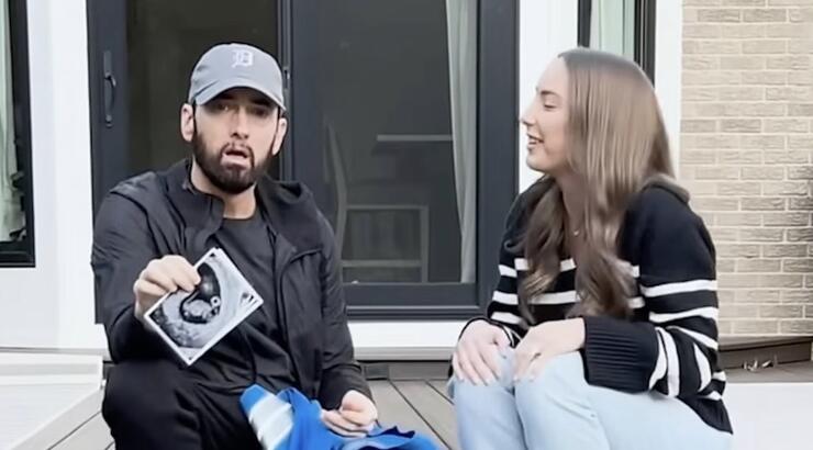 Eminem: Ο επικός τρόπος που ανακοίνωσε την εγκυμοσύνη της κόρης του [βίντεο]