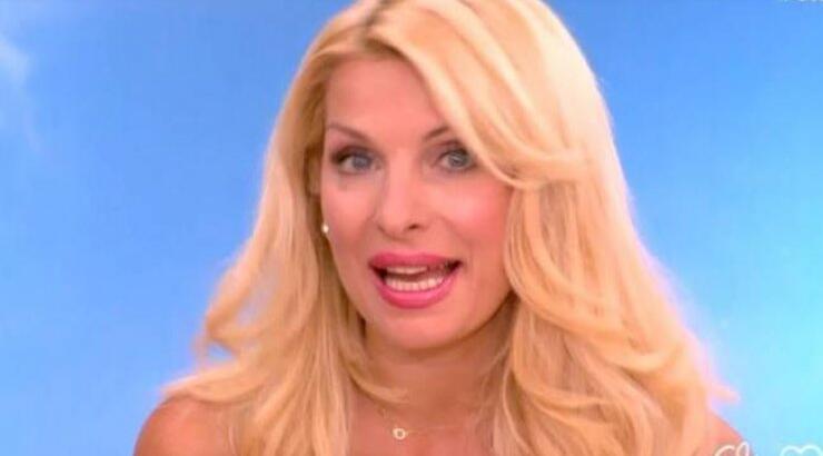  Η Ελένη ρωτά την Μπήλιου αν το φετινό καλοκαίρι είναι καλό για γάμο!