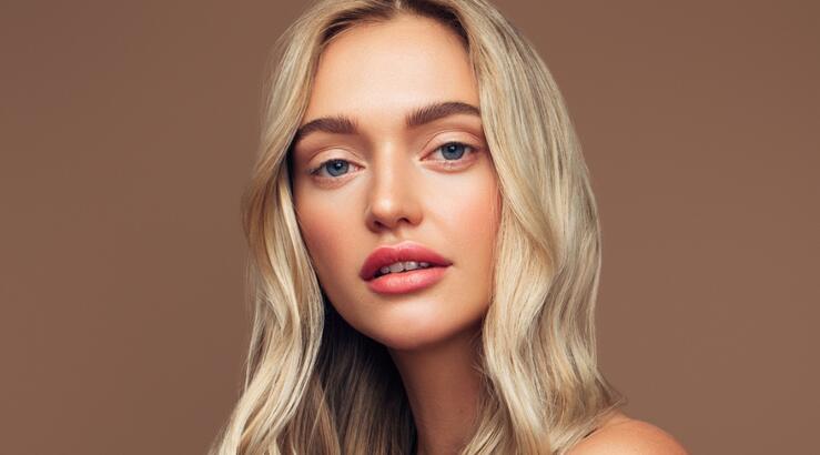 Lipstick hacks: Πώς να διασφαλίσεις ότι το κραγιόν σου παραμένει τέλειο όλη μέρα