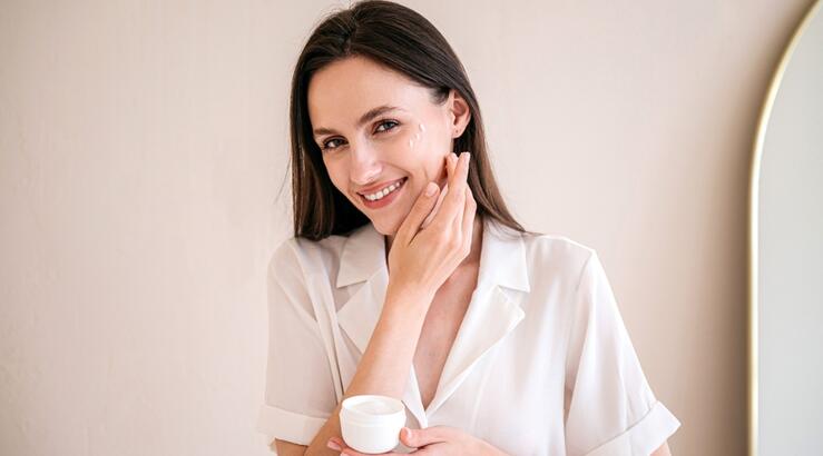 Ενυδατική κρέμα και ορός: Πρέπει να τα χρησιμοποιούμε μαζί;
