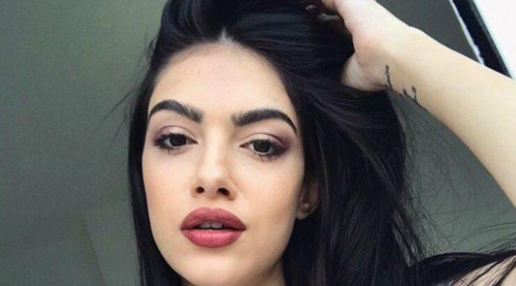 Άντρεα Κυριάκου: Μας βάζει στο παιδικό δωμάτιο του μικρού Λαμπρινού 