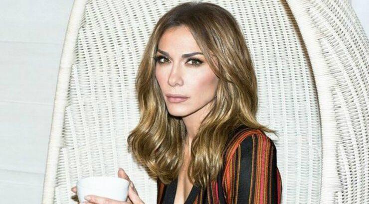 Δέσποινα Βανδή: Ντυμένη το ίδιο με την κόρη της Μέλινα σε θεατρική παράσταση