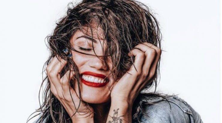 Το τόλμησε. Η Μαίρη Συνατσάκη έβαψε και πάλι τα μαλλιά της 