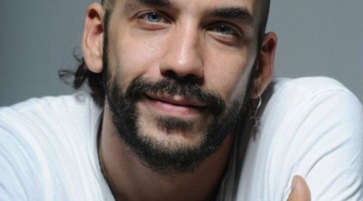 Ο Πάνος Μουζουράκης έρχεται για μια εμφάνιση στο Σκαλί