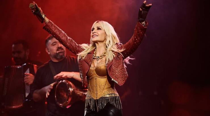 Άννα Βίσση: Συγκίνηση στην τελευταία της εμφάνιση στο «Hotel Ermou» μετά από 10 χρόνια [βίντεο]