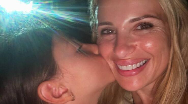 Χριστιάνα Αριστοτέλους: Μας δείχνει την κόρη της Μελίνα να ζωγραφίζει το σπιτάκι της γειτονιάς τους [εικόνα]