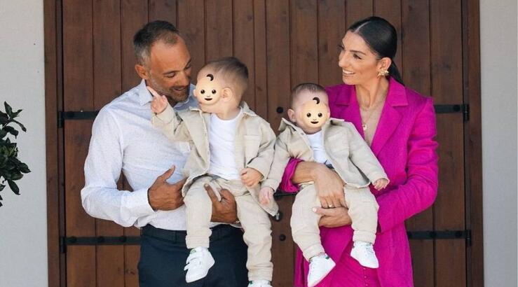 Ελένη Αρτυματά: Βόλτα στην παραλία με τον σύζυγο και τους γιους της [εικόνα]