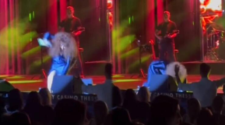 Η τούμπα στη σκηνή για Ελληνίδα τραγουδίστρια [βίντεο]