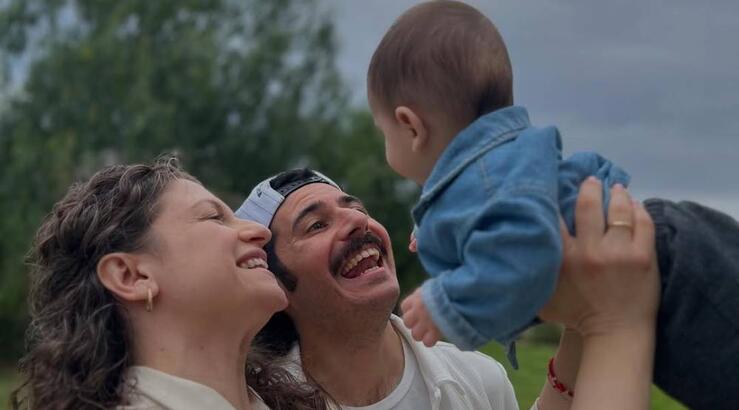 Νίκη Δραγούμη: Η matchy – matchy εμφάνιση με τον ενός έτους γιο της Άρη [εικόνα]