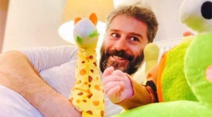 Αλέξανδρος Μπουρδούμης: Αποκαλύπτει πως αποκαλούν στο σπίτι τον 10 μηνών γιο τους [βίντεο]