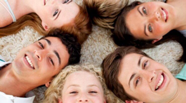 9 τρόποι για να θέλουν όλοι να είναι φίλοι σου!